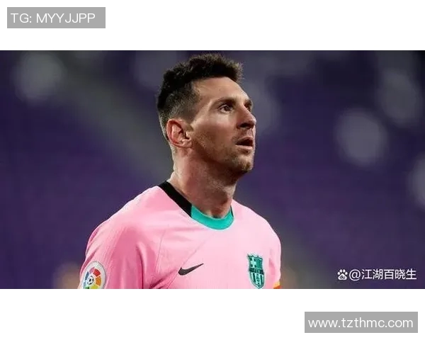 大牌足球球星低调现身街头引发路人围观热议场面十分火爆